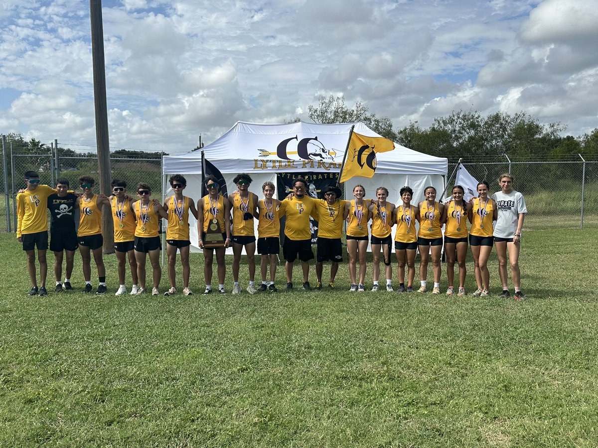 LoriLwilson23's tweet photo. Lytle XC!! Great day to be a Pirate!! @lytle_xc @lytleisd @CoachBenavides7 https://t.co/QELTKCqQGo