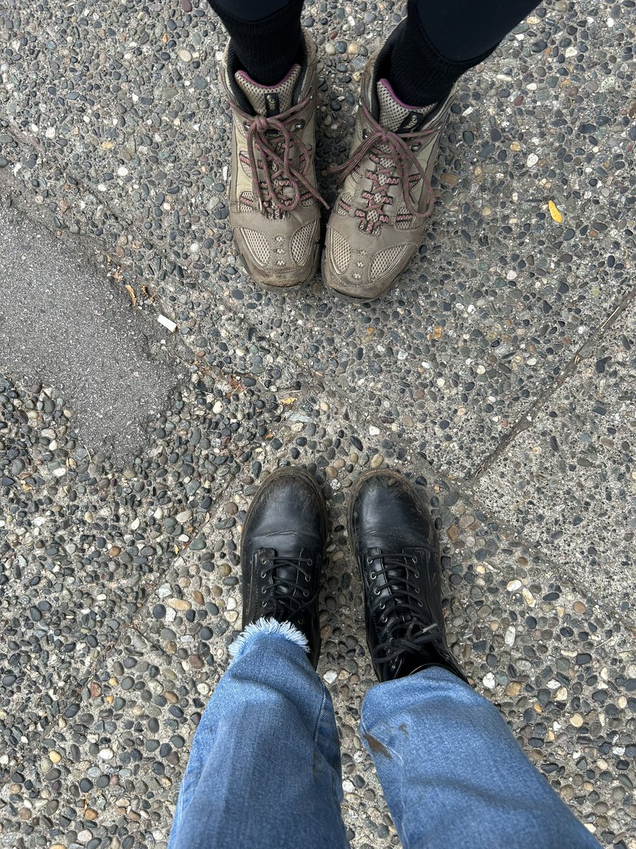 ManasikAbdu_MD's tweet image. This breathtaking view is definitely worth an early morning 4 hrs hike to make it back on time for #PGCourse @AmCollegeGastro 🍁

Always packing a hiking boots next to my heels 🥾 👠 

Thanks for Zoom interviews, we got to make awesome likeminded friends @iyengar_meera ✨…