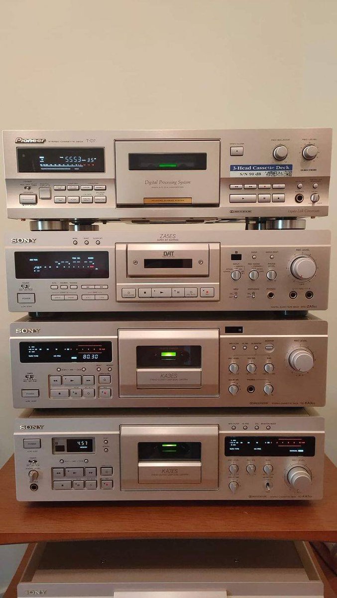 vodouch2000's tweet photo. Pioneer T-D7 cassette deck (1997)
Sony DTC-ZA5ES digital audio tape (DAT) deck (1995)
Sony TC-KA3ES cassette deck (1995)
Sony TC-KA7ES cassette deck (1994)
(photo: Mitko Drumev)
#Pioneer #Sony #tapedeck #cassettedeck #DATplayer #vintageaudio #retro #hifi #gear #digital #analog https://t.co/qepyIzhTpZ