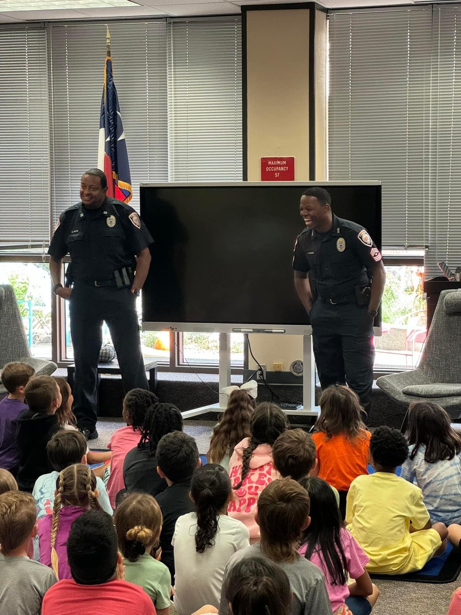 Captain Davis and I were invited to speak to the 3rd graders at Decker Prairie Elementary about law enforcement. One of our passions is educating the next generation. 

#tomballpolicedepartment #CommunityRelations