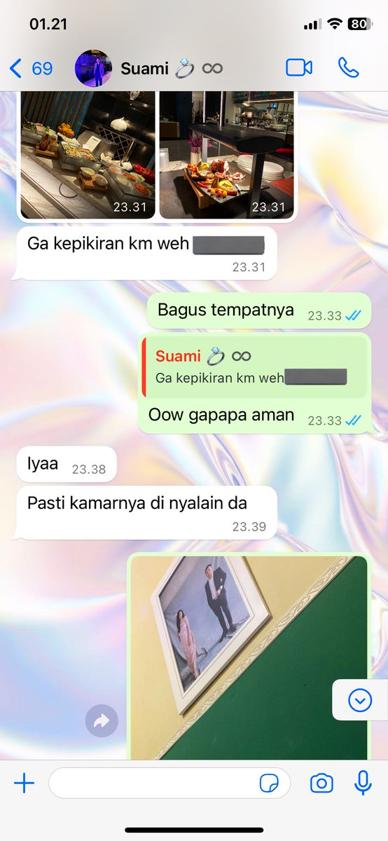 noormaulani's tweet photo. Ketika abang pergi rusuh mau makan dluar tpi lupa pamit.  Langsung chat lewat org lain dlu trus baru chat mastiin gmna respon aku. Padahal aku sedang asik men game 😂 https://t.co/m96sn01HAU