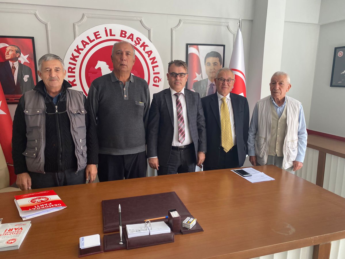 DemokratKale's tweet photo. İl Başkanımız Sn. Aydın Denek, Merkez İlçe Başkanımız Sn. Arif Sevil ve Yönetim Kurulu Üyelerimiz ile birlikte esnaflarımıza ziyarette bulundu. https://t.co/cgtdVGTrun