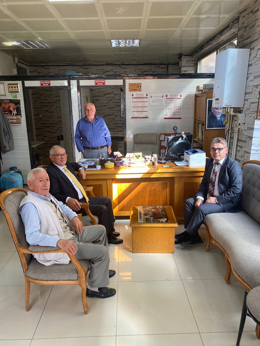 DemokratKale's tweet photo. İl Başkanımız Sn. Aydın Denek, Merkez İlçe Başkanımız Sn. Arif Sevil ve Yönetim Kurulu Üyelerimiz ile birlikte esnaflarımıza ziyarette bulundu. https://t.co/cgtdVGTrun