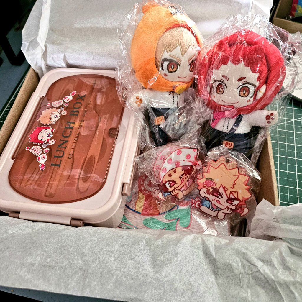 binchells's tweet photo. AHH LOOK WHAT ARRIVED!! THERES SO MUCH!!??? https://t.co/N5dr4u3E9e