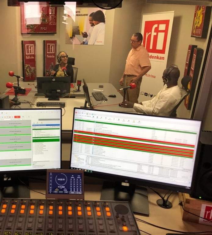 BintaDeSIDIBE's tweet photo. Merci à #RFI #Fulfulde et #Mandenkan pour ce chaleureux accueil et cette visite guidée de vos locaux. 
Merci à la Coalition Citoyenne pour le Sahel d'avoir organisé cette visite et ces moments d'échanges sur les défis communs Journalistes/Sociétés Civiles au #Sahel. https://t.co/NRj4IJb11w