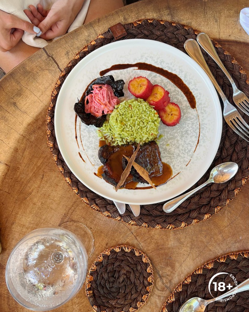 bossemischke's tweet photo. The food here is absolutely incredible and we've embarked on a culinary adventure that's as vibrant as the culture itself. 

#CoronaIsland #ThisIsLiving #Ad