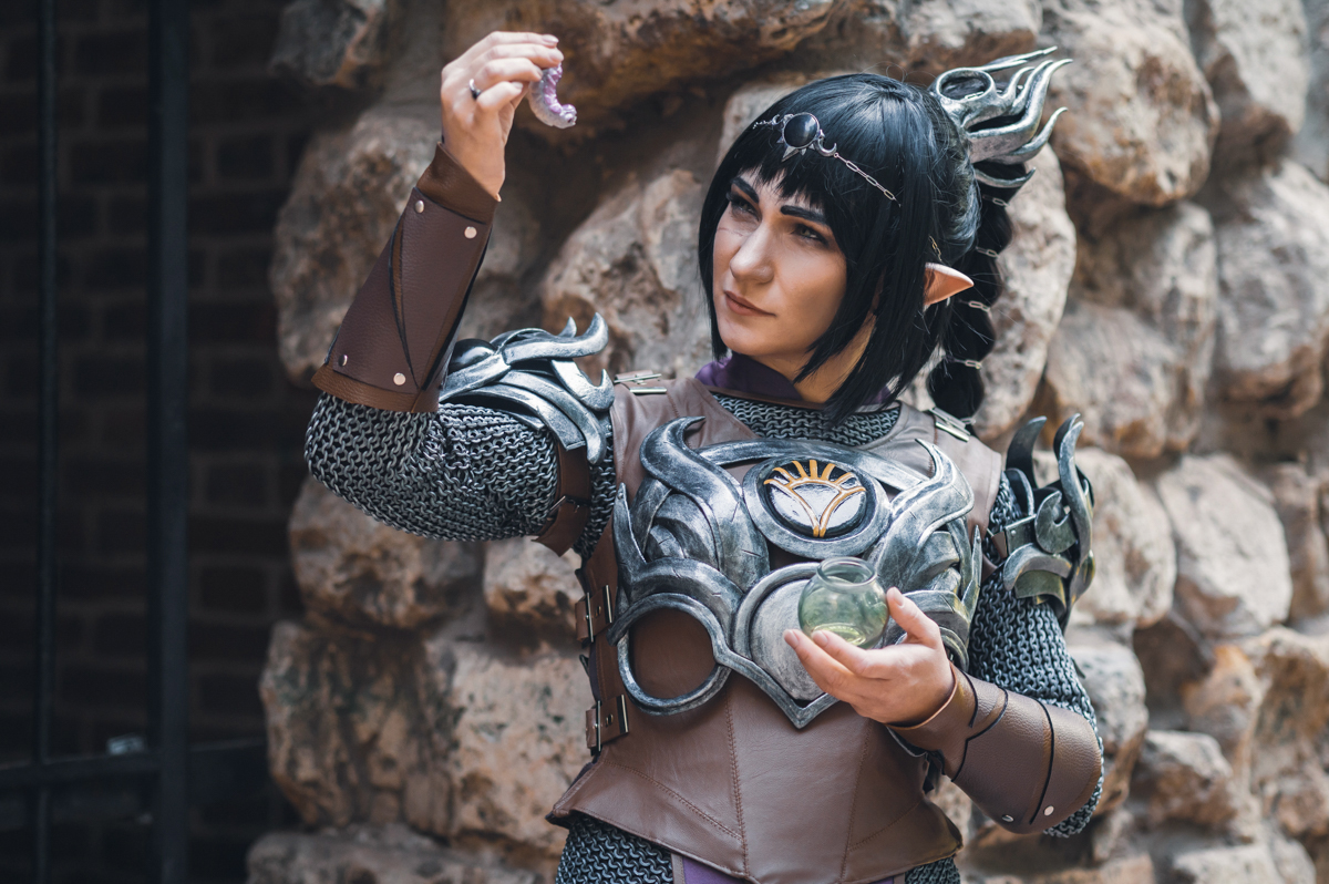 RoksikEver's tweet photo. Photos are by https://t.co/NRCi7PdeaM
#Shadowheart belongs to @larianstudios, voiced by #JenniferEnglish
Model and costume - by me! #bg3 #baldursgate3

Also, as promised, I'll start uploading tutorials for the costume over at roksikever on Tumblr! https://t.co/fTns54nFCI
