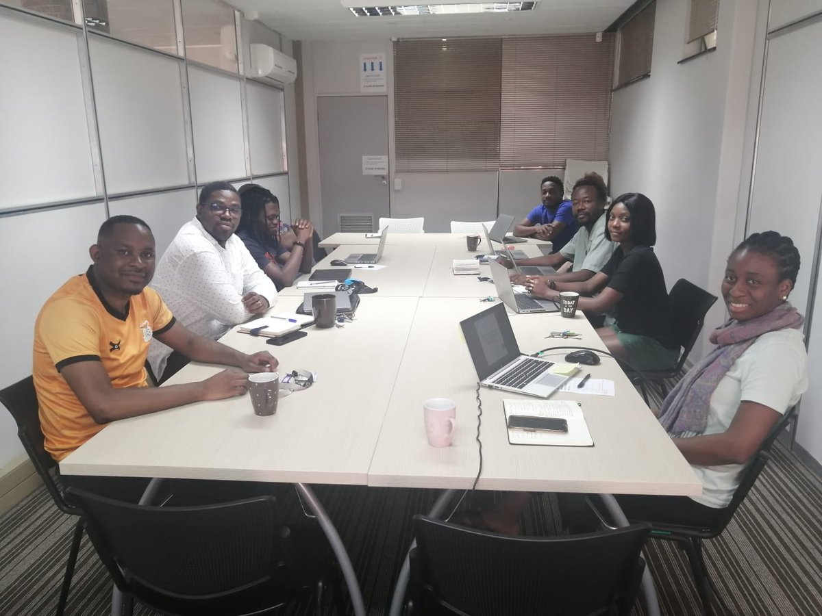 HEHD_SA's tweet photo. Today we had a stimulating workshop for early career researchers on "Writing for Journals" facilitated by the amazing Dr. Bukola Oyinloye @boyinloye from the University of York @UniOfYork https://t.co/WzLhnIXdFP