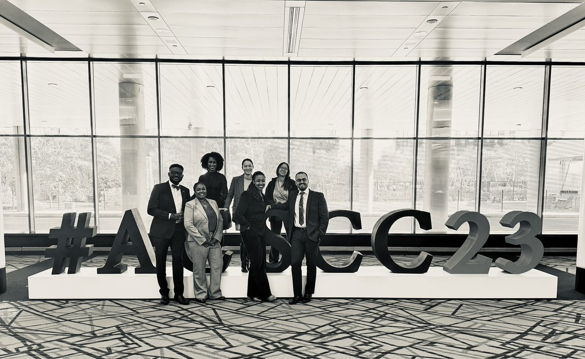 Annual group photo of the graduating @OpNotes Chiefs 😍 (Thanks @AmyLiMD for making this a tradition!) #ACSCC23