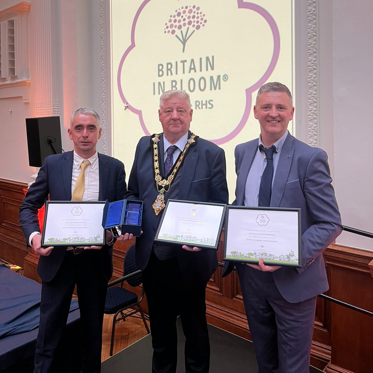 🌼 Council is delighted to have been recognised at tonight's #BritaininBloom 2023 Finals🥇

Coleraine won the overall award for horticultural excellence and was awarded gold in the Large Town category, as well as receiving a certificate of achievement for sustainable gardening.