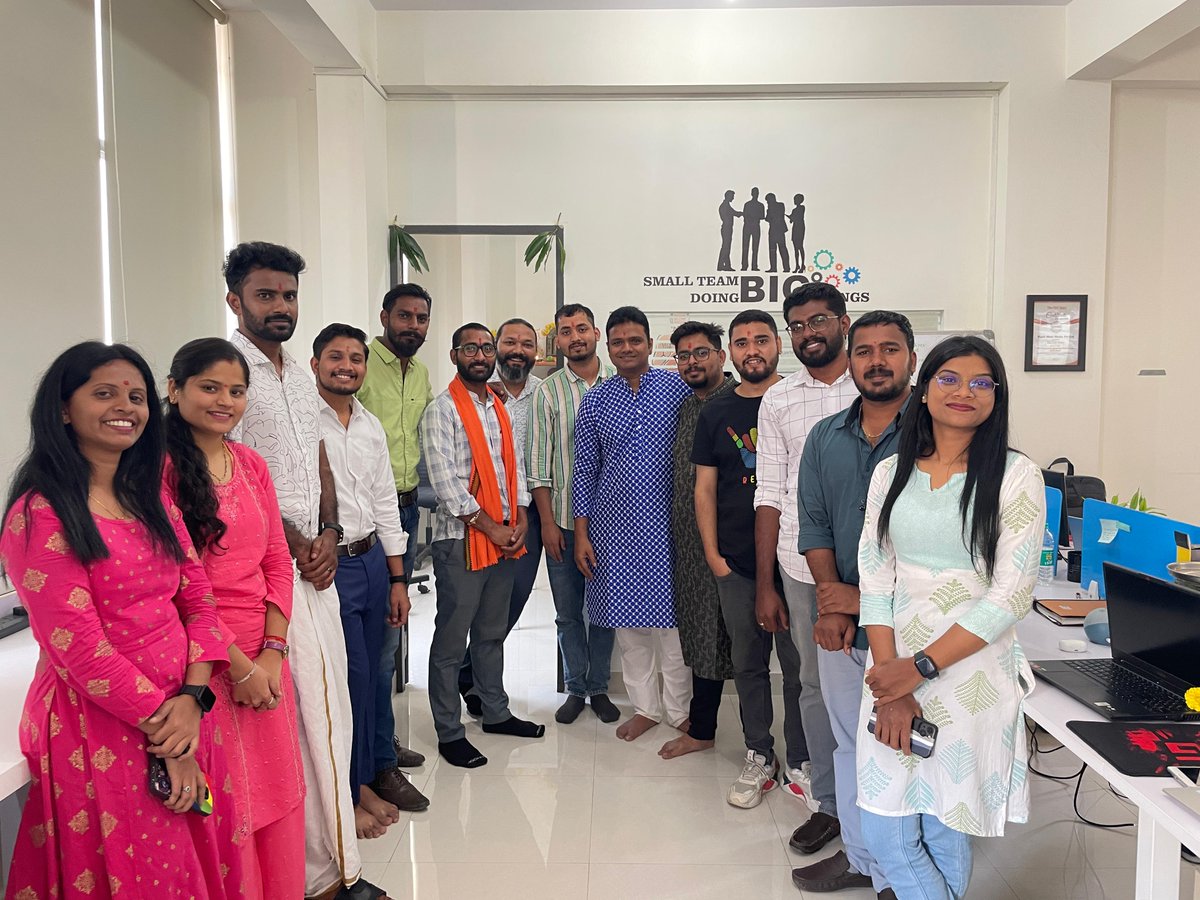 opstrah's tweet photo. Heroes of our organization on this auspicious day! Happy Dussehra to our dedicated and hardworking employees. Your commitment is the true force behind our success. #HappyDussehra  #happydussehra  #kirnaltechnologies  #opstrah #Royalmobi  #royalmobimedia #viralmunch #restronicals https://t.co/70O7Ikopl5