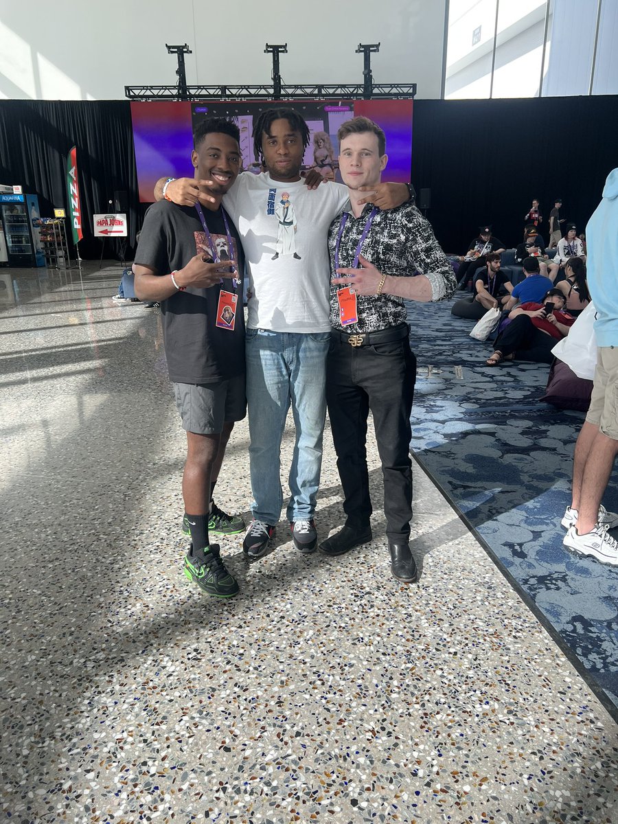 Met some pretty cool people who play that one hit 4v1 asymmetrical ...