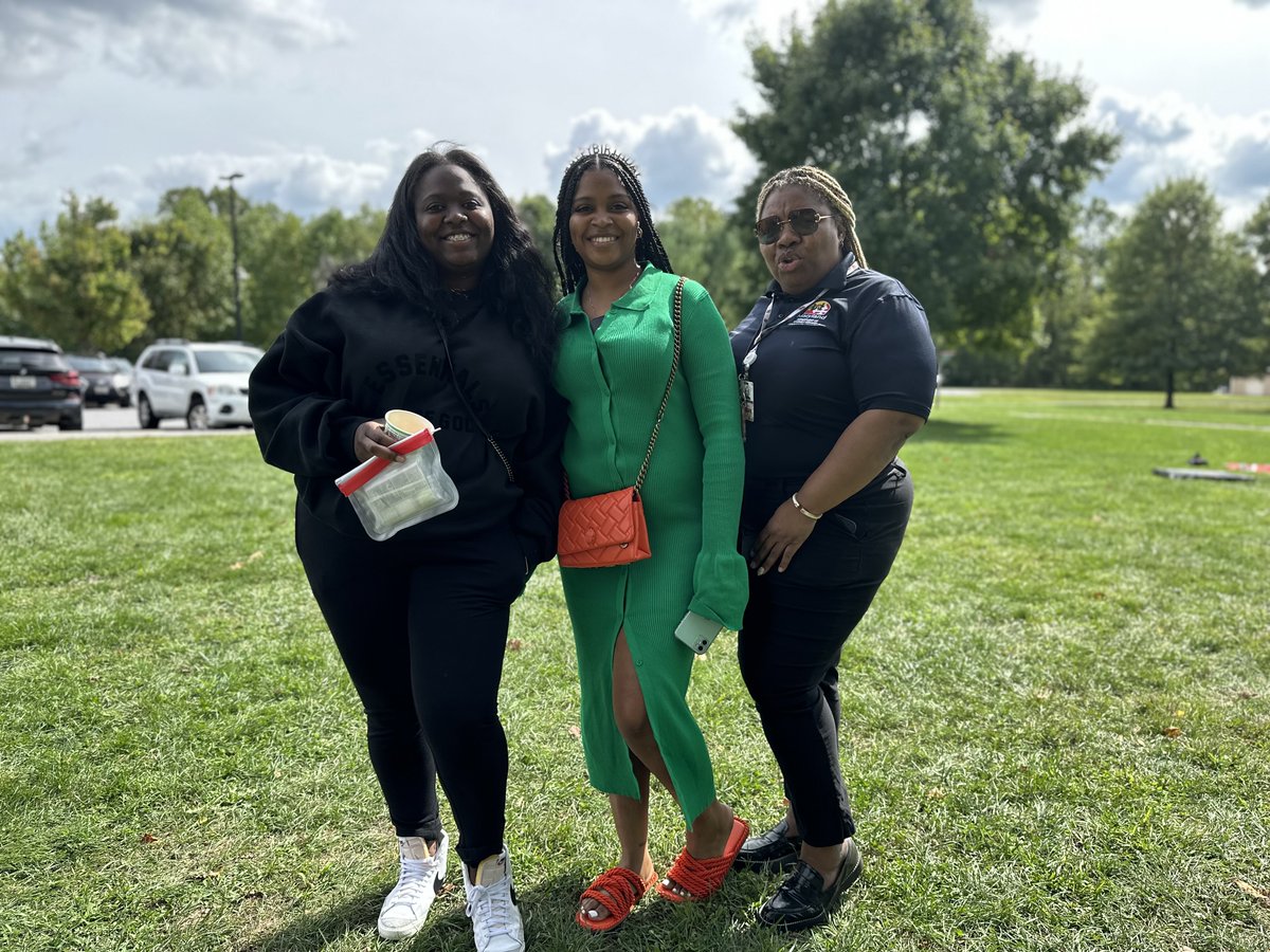 MarylandDJS's tweet image. DJS staff from the Baltimore City region and the Baltimore Juvenile Justice Center joined together for an afternoon of fun during the 2023 #EmployeeAppreciation Day. The celebration was full of great food, fun and laughter. #employeethanks #employeeawards bit.ly/3Mch6sq