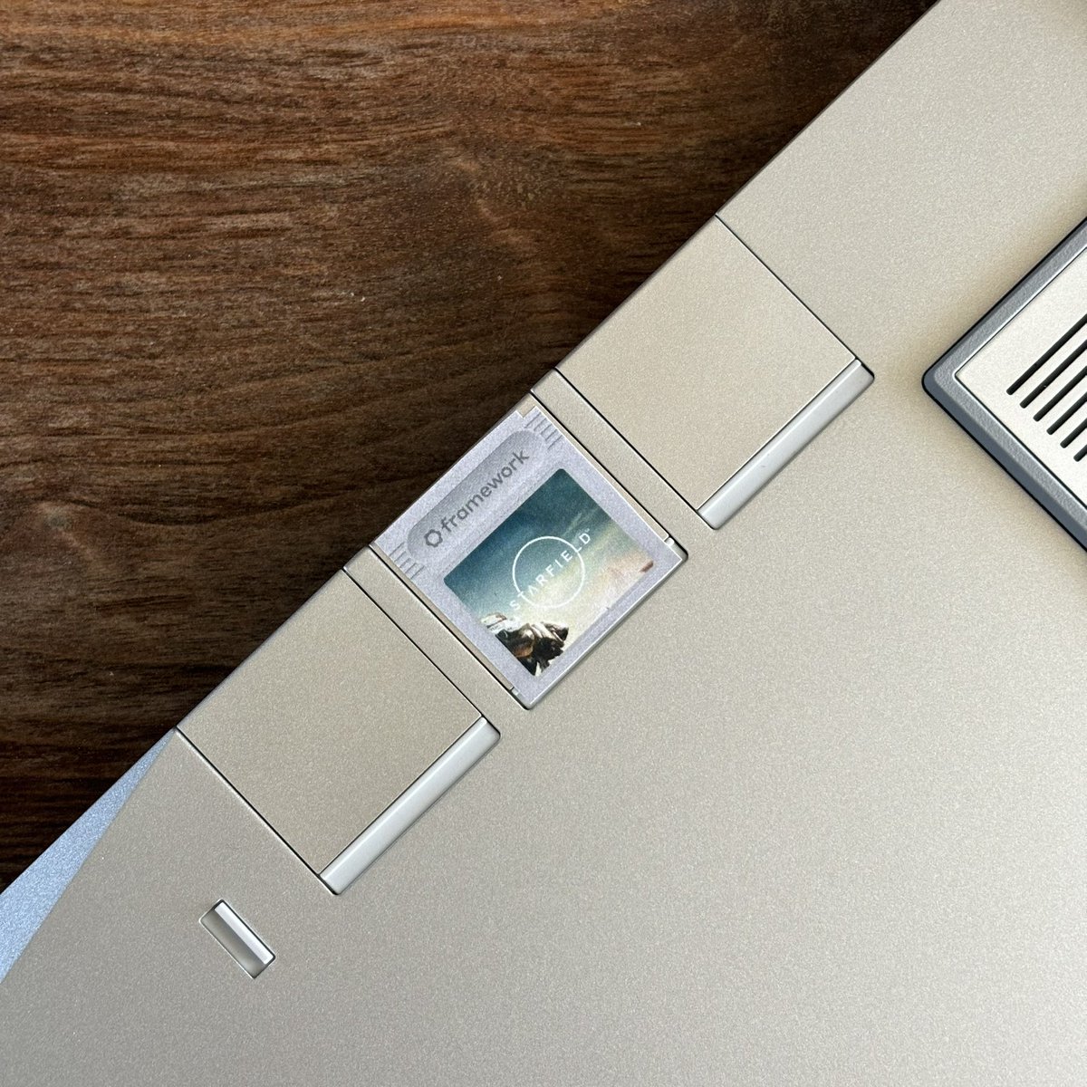 FrameworkPuter's tweet image. Framework Laptop 16 really can play games