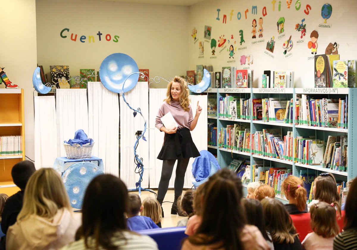 FestiPeriferias's tweet photo. Los más peques de la familia han descubierto con #Chispandora a qué sabe la Luna. 
Para esta actividad nos ha acogido @biblioshuesca

#periferiasgypsy #periferiashuesca https://t.co/3USjPTsojM