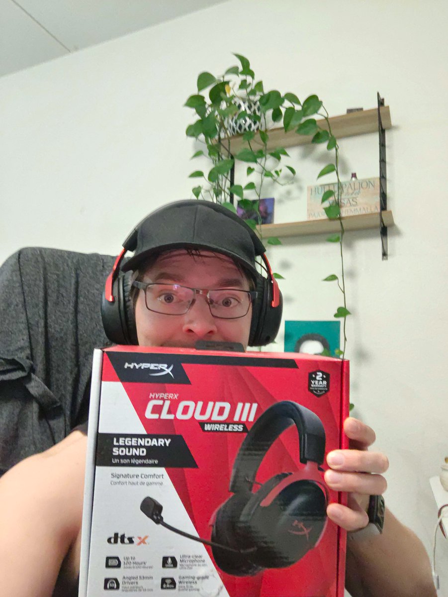 Nyt vielä kerkeät mukaan osallistumaan @HYPERX #CLOUD III arvontaan äänentoisto ja akun kestävyys on näissä uudella tasolla ja en voi ku suositella! #AD gleam.io/fBRNm/hyperx-g…