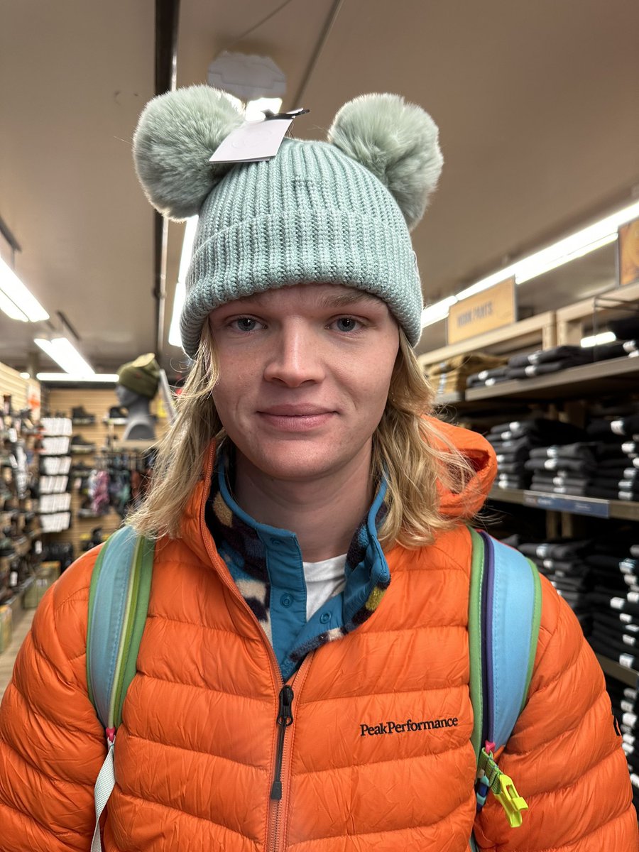 flyerswitch's tweet photo. dubbing sam and michelle’s team #teampompom after their hats https://t.co/mPytvFO82K