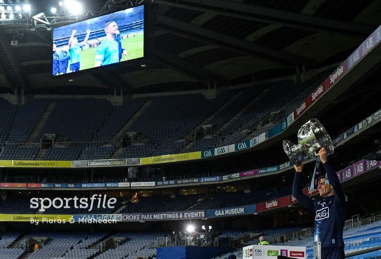 Time flies! Somehow 10 years ago today I started as a staff photographer with @Sportsfile! Here's some of my favourite pics 🧵 Noel McGrath during AIHF 2019 Joe Canning after his famous 2017 point v Tipp The top two women at Dublin Marathon 2016 Cluxton collects Sam in 2020