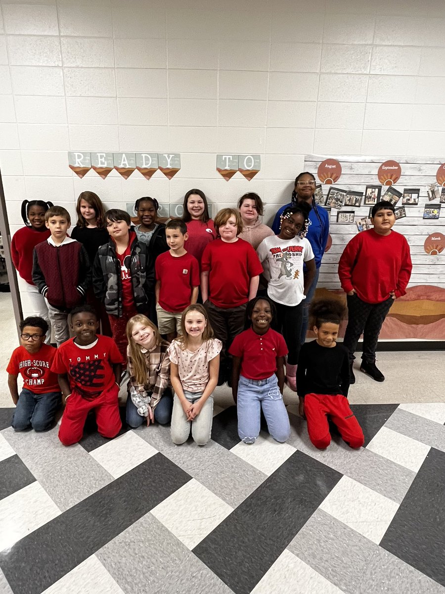STownsendClass's tweet image. #SES4thgrade rallied in red today to kickoff Red Ribnon Week. Thank you to @DaveSro for our educational assembly.