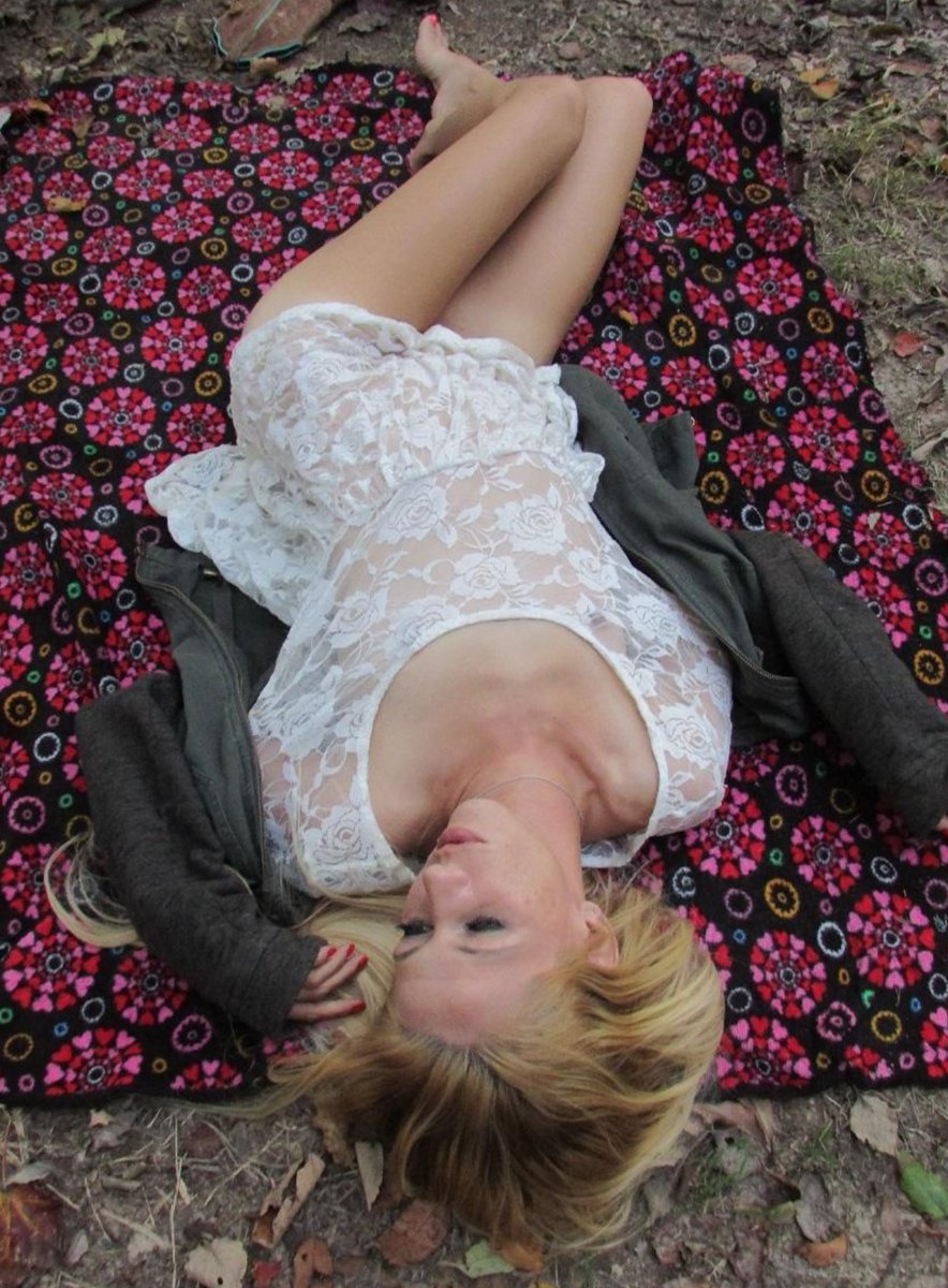 AntoniaKiss69's tweet photo. dann gibt es auch öfters nackte Bilder ! also #RETWEET #LIKE #KOMMENTIER ❤💕 https://t.co/F2eEe9eHyt