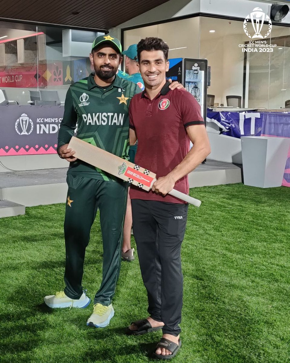 ICC's tweet photo. A gift from Babar Azam. 

The spirit of cricket alive and well 🤝

#CWC23 https://t.co/QJ9jv2DXge
