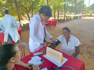 MinSaludVE's tweet photo. Habitantes de la comunidad Corozal en Guárico recibieron atención médica

Lee Aquí👉https://t.co/a788V2Zebv

#JuntosPorCadaLatido
#5VecesSí
@NicolasMaduro
@MagaGutierrezV https://t.co/cMgUz4tXsw