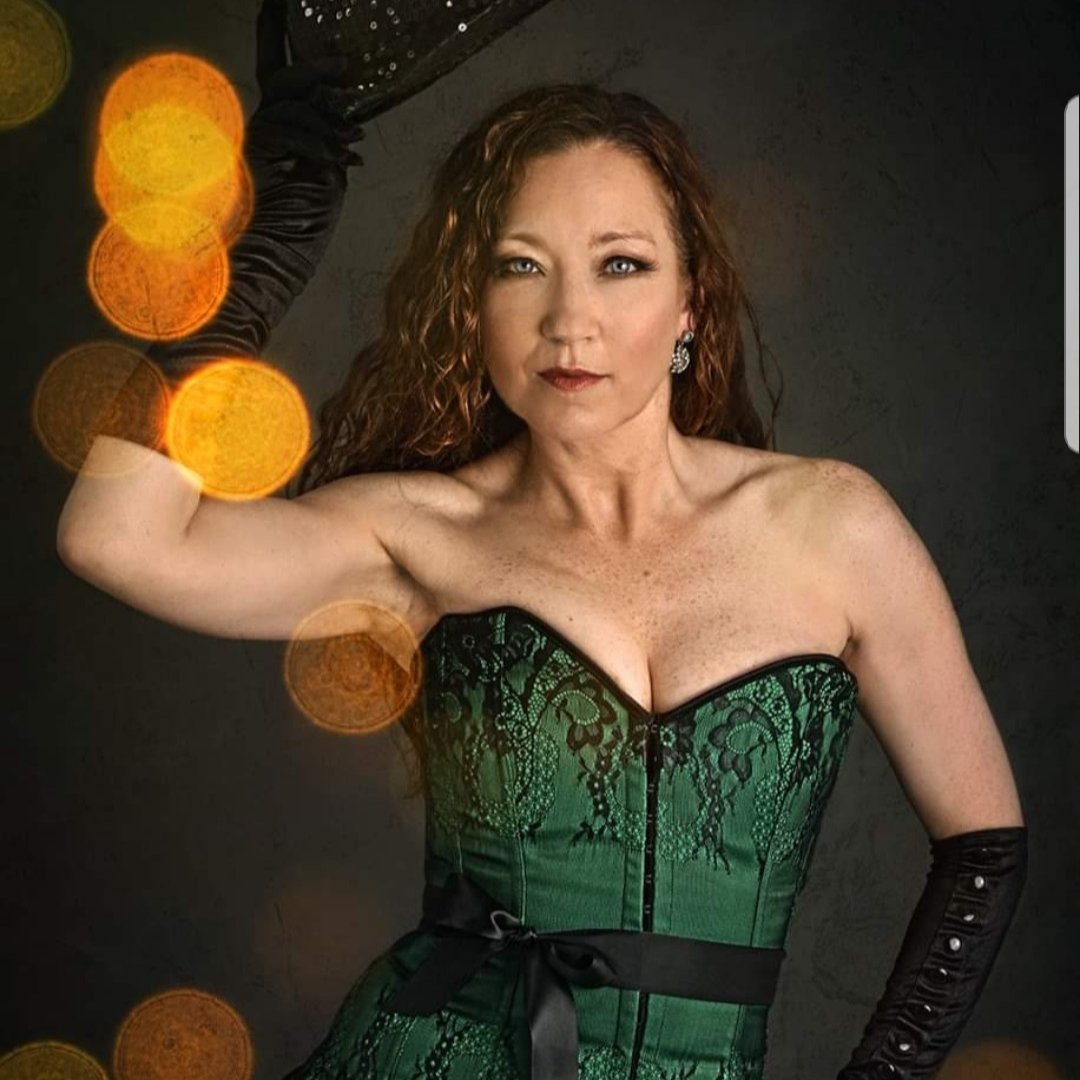 ArtHouseSheff's tweet photo. Burlesque Life Drawing is THIS SATURDAY
Exciting opportunity to work with professional Burlesque artists with al their feathers and sequins and learn Life Drawing with @Craww.

Morning or Afternoon £45
All day £69

https://t.co/YSU3ZHybyQ https://t.co/E6L0OIELP0