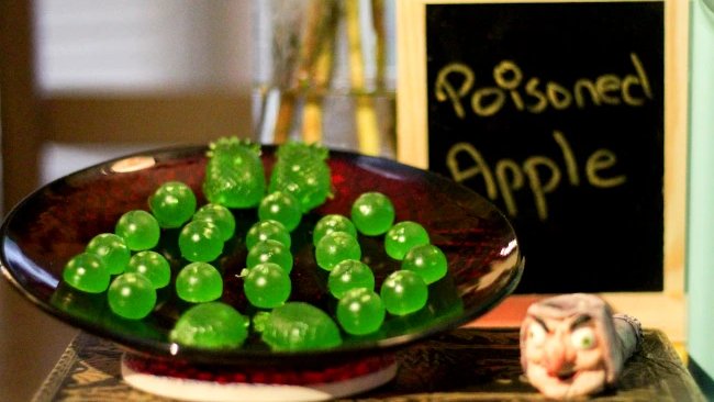 🎃✨ Looking for a #SPOOKY spin on #herbal #infused homemade gummies?! Look no further! These 'Infused Poison Apple Fruit Gummies,' found on our blog linked below, are a seasonal must-try and a #TREAT sure to impress at the Halloween party! ✨🍏 levooil.com/blogs/recipes/……