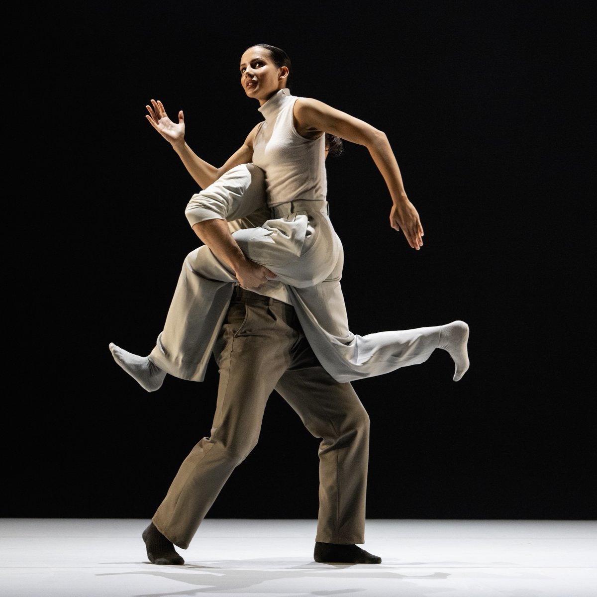 rbo_org's tweet photo. Love story 🤝 vivid theatrical experiment

The Royal Ballet's The Limit, a must-see adaptation of the acclaimed play 'Lemons Lemons Lemons Lemons Lemons' is now open in the Linbury. Here's a first glimpse

🎟️ https://t.co/UorxAKVNib https://t.co/S4E9tDhbPN