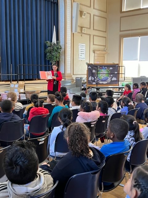 "Reading Opens the World"
We visited Washington Elementary-Grade 2 today with Deputy Superintendent Ruggiero and <a href="/AFTMass/">AFT Massachusetts</a>  Treasurer, Brant Duncan !  Deputy Ruggiero read to the book “Fresh Juice”!
