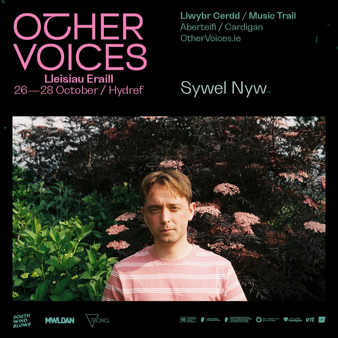 Sywel Nyw (@sywelnyw) on Twitter photo Methu disgwyl i fod nol ar lwyfan nos Sadwrn yma hefo’r band + ambell westai <a href="/OtherVoicesLive/">Other Voices</a>
Dwy gig, 28.10 ~
1900 Pafiliwn y Castell
2145 Bar y Seler Methu disgwyl i fod nol ar lwyfan nos Sadwrn yma hefo’r band + ambell westai <a href="/OtherVoicesLive/">Other Voices</a>
Dwy gig, 28.10 ~
1900 Pafiliwn y Castell
2145 Bar y Seler