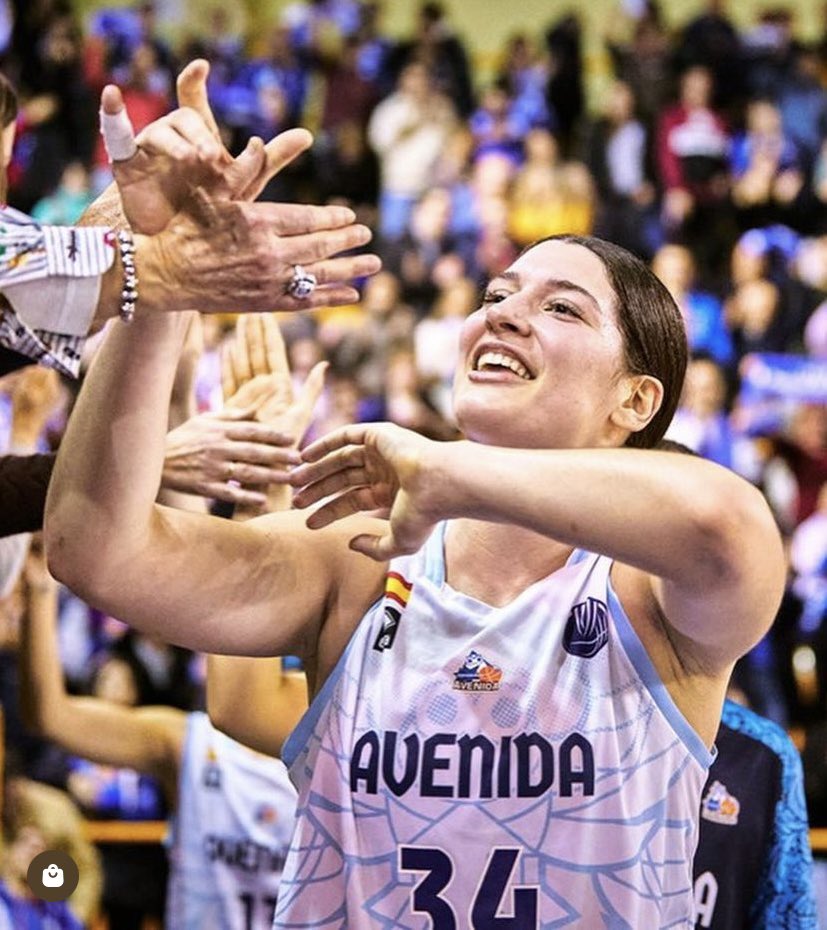 jmcille's tweet photo. Ánimo FAS 💙 The QUEEN 👑
Estamos CONTIGO @FasoulaMariella
@CBAvenida
#AnimoFas #FasContigo
#Aveniders #MareaAzul https://t.co/fTBVR76Yrg