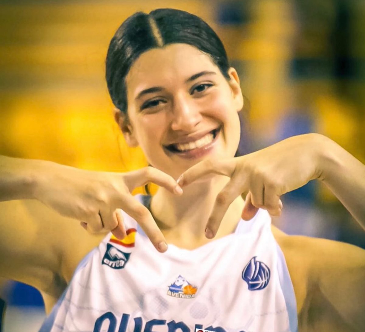 jmcille's tweet photo. Ánimo FAS 💙 The QUEEN 👑
Estamos CONTIGO @FasoulaMariella
@CBAvenida
#AnimoFas #FasContigo
#Aveniders #MareaAzul https://t.co/fTBVR76Yrg