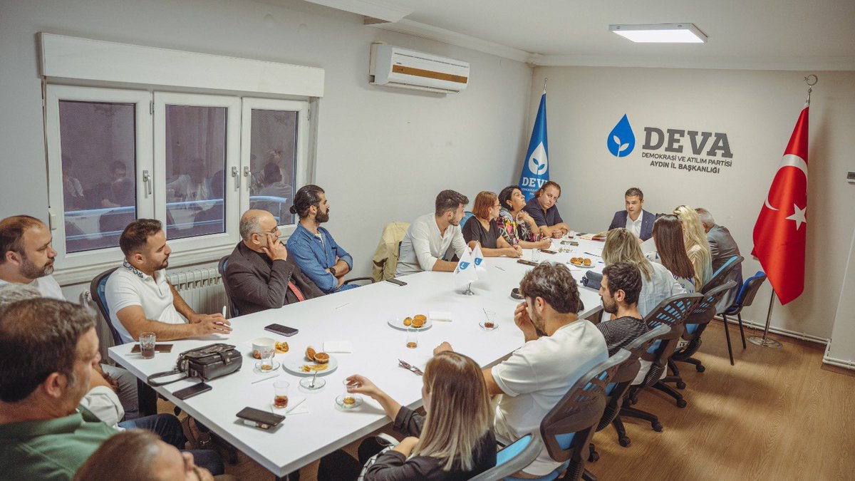 AydininDevasi's tweet photo. Bugün, Aydın İl Başkanımız Sn. Behçet Alp Başkanlığında; resmî olarak görevlendirilmemizin ardından, yönetim kurulumuzun ilk toplantısını gerçekleştirdik. Başkanlık görev dağılımlarımızı tamamladık.

Heyecanlı ve Kararlıyız!
Çok Çalışacağız 🌱

Aydın'ın #DEVA'sı Hazır 💧 https://t.co/hIZATQcTen