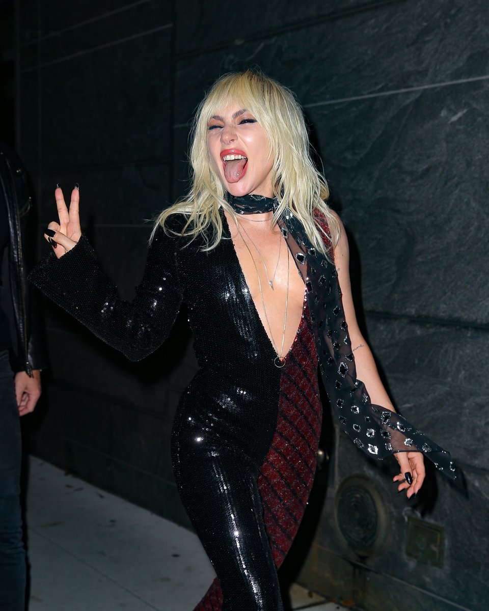 Rockstar-worthy glam ✌️Recreate our founder <a href="/ladygaga/">Lady Gaga</a>’s quick &amp; easy rock n roll look for her surprise performance with @therollingstones in NYC

bit.ly/458cpaJ