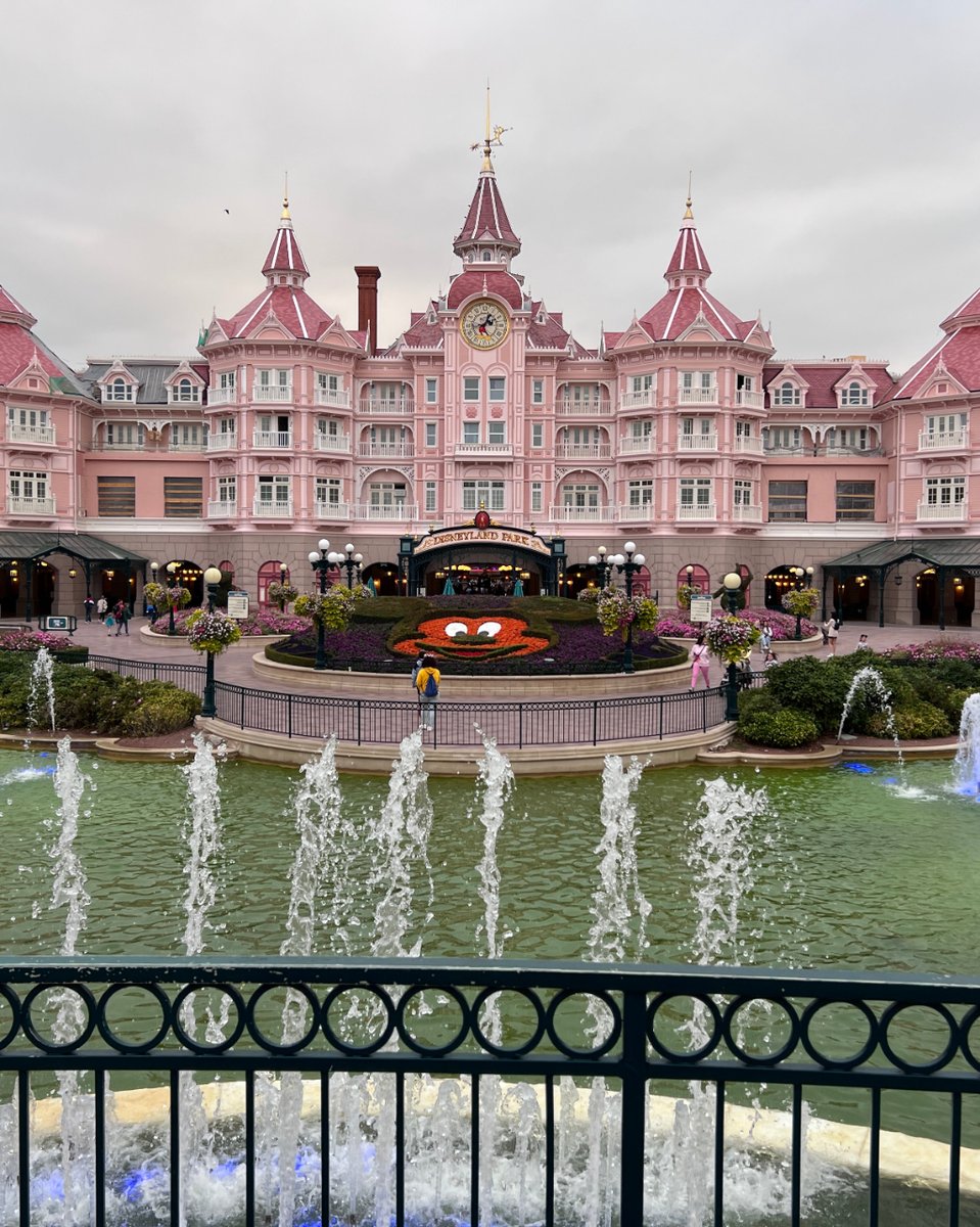 The enchantment of Disneyland Paris takes on a spooky twist for Halloween! 🏰🍁 

#DisneyFrights #HauntedParis #dlphalloween #disneyhalloween #disneylandparis #disneyparks #disnerd #disneycommunity #passannuel #disneygram #disneyfriends #mickeymouse #waltdisney