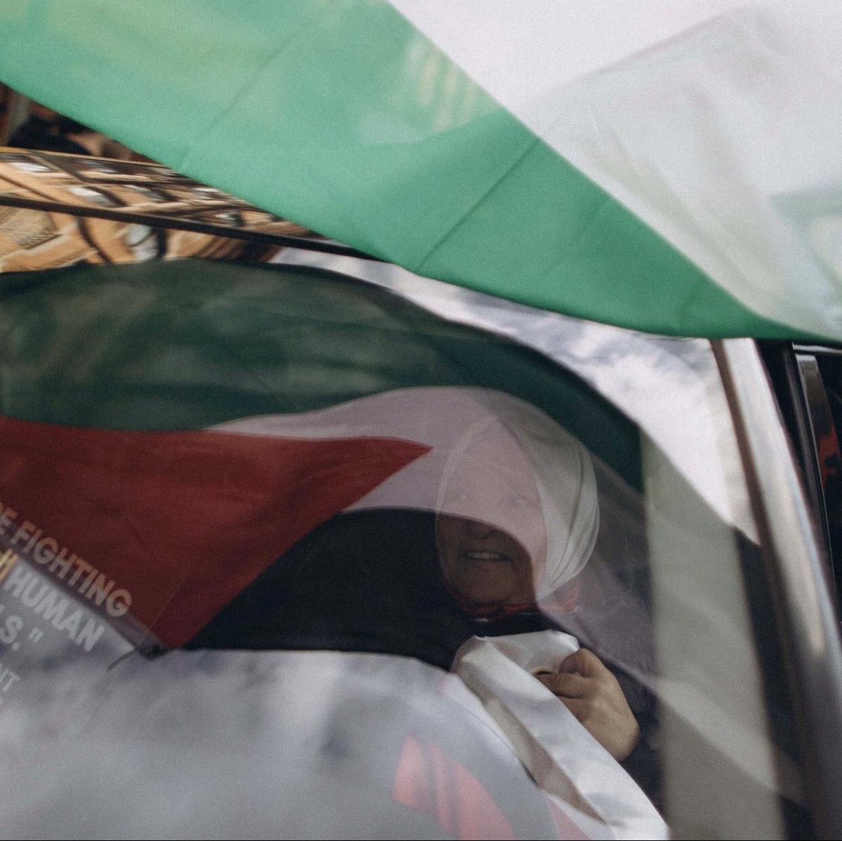 gha8eer's tweet photo. فليحرقوا كل النخيل بساحنا
سنطلّ من فوق النخيل نخيلا
فليهدموا كل المآذن فوقنا
نحنُ المآذن فإسمع التهليلا

#فلسطين_حرة #غزة_العزة https://t.co/RW8VwXDcoZ