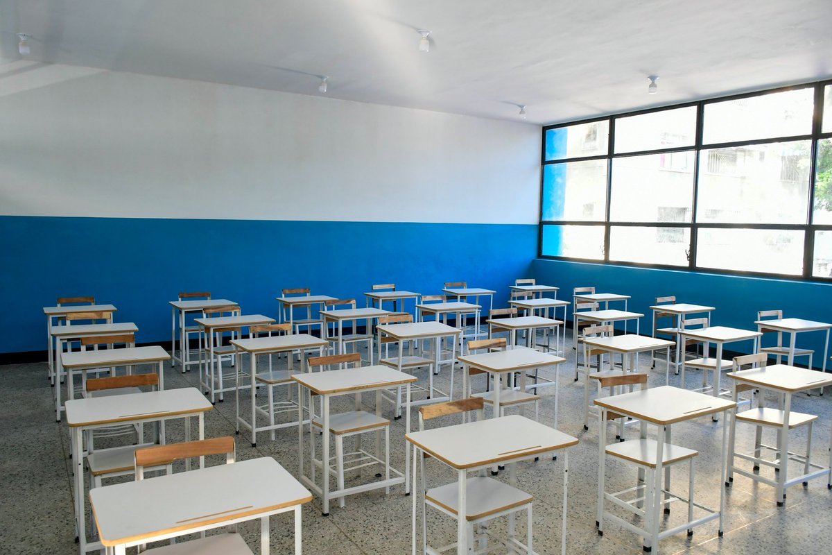 mineducacion_ve's tweet photo. ¡Mira cómo quedó la U.E.D. Manuel Antonio Carreño!

Rehabilitamos y dotamos nuestras escuelas. Junto al @Mincyt_Ve hicimos entrega de insumos deportivos y kit de robótica para garantizar el desarrollo integral de la muchachada.

#ElEsequiboEsVenezolano
@NicolasMaduro https://t.co/nRgzTUqtcS