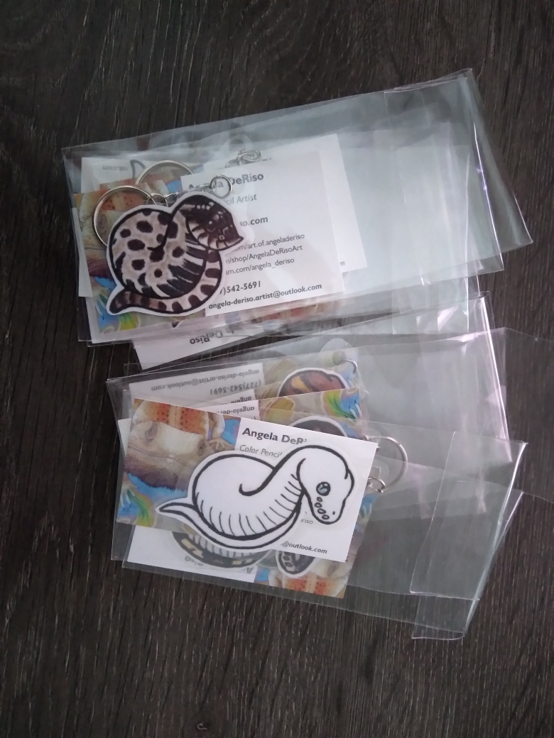 Keychains packaged and ready for listing. Have to make more of them, along with the new designs. #keychains #keychaincustom #ballpythonmorphs #ballpythonsofig #ballpythonlove #hognosemorphs #hognosesnakes #hognosesnakesofinstagram