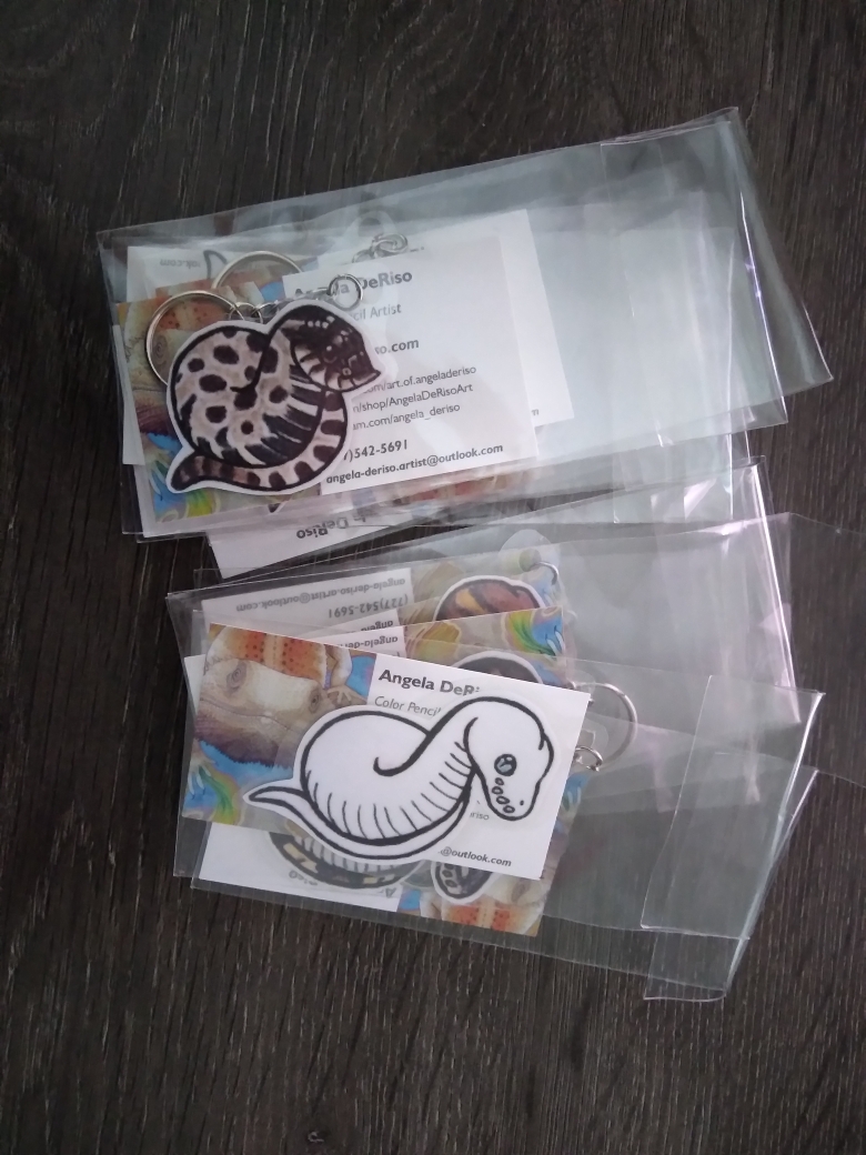 AngeladerisoA's tweet image. Keychains packaged and ready for listing. Have to make more of them, along with the new designs. #keychains #keychaincustom #ballpythonmorphs #ballpythonsofig #ballpythonlove #hognosemorphs #hognosesnakes #hognosesnakesofinstagram