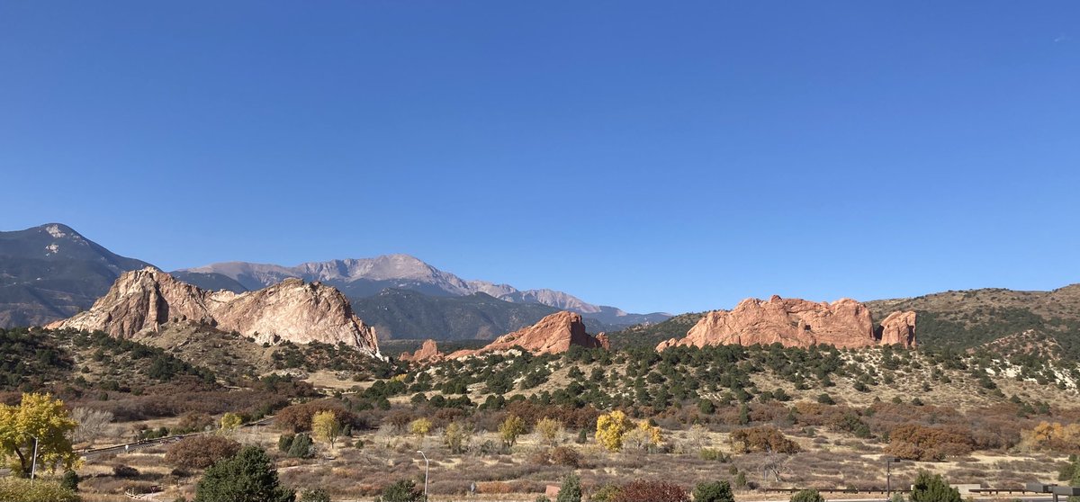 RevShevWLC's tweet photo. A little time to kill before getting on the plane this afternoon so a quick Garden of the Gods hike was in order! Even though it is desert, the fall colors in the Colorado Springs area are at peak…spectacular weather & views this weekend! #tillnextyear #dontknowwhen #COSisathing https://t.co/qoCByOfkcO