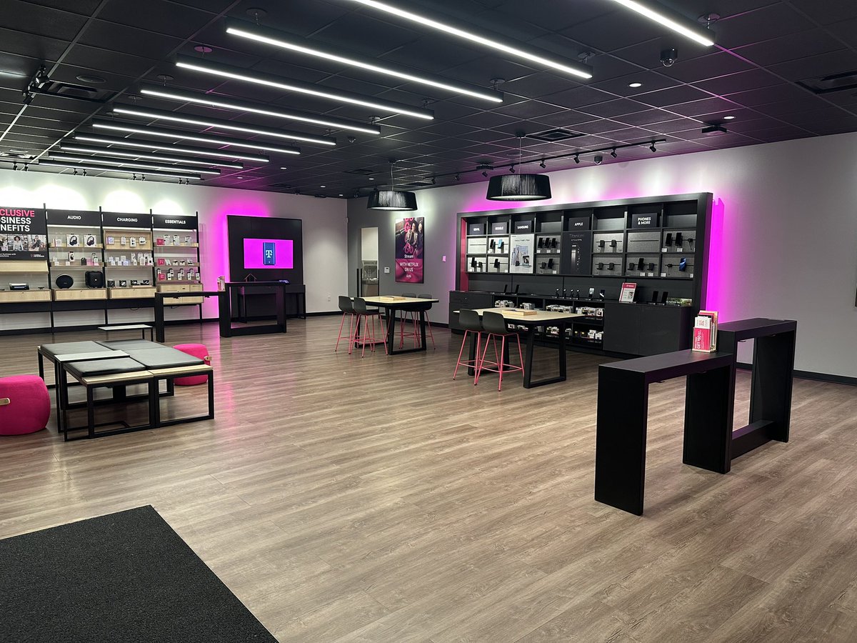 Mo Z (@mo_zaman94) on Twitter photo Got an opportunity to open this beautiful looking store in breaux bridge LA. 🌉  🦞 Got an opportunity to open this beautiful looking store in breaux bridge LA. 🌉  🦞
