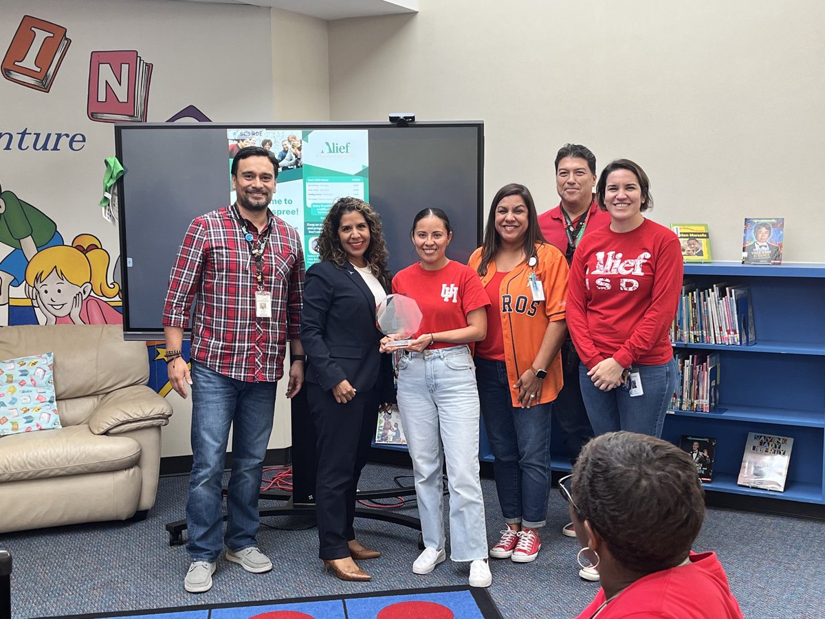 Congratulations! @ChambersCharger ⁦@ChambersESL⁩ for earning TOP OWDL Performance on Grade 3 Spanish Reading STAAR 2023⁩! 👏 Q: What is THE 🔑 to their success? A: Biliteracy is embraced by teachers, specialists & LEADERSHIP! Keys: Growth Mindset, OWDL PD, CLC Planning