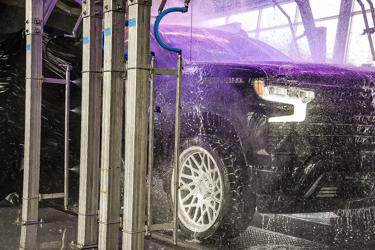 smittyscarwash's tweet image. Kick-Start to the Week! 🚀🌞 : Black Truck Shakes off Weekend Dust at Smitty’s Car Wash! 🚘💦💪 #SmittysCarWash #GoodbyeWeekend #HelloMonday