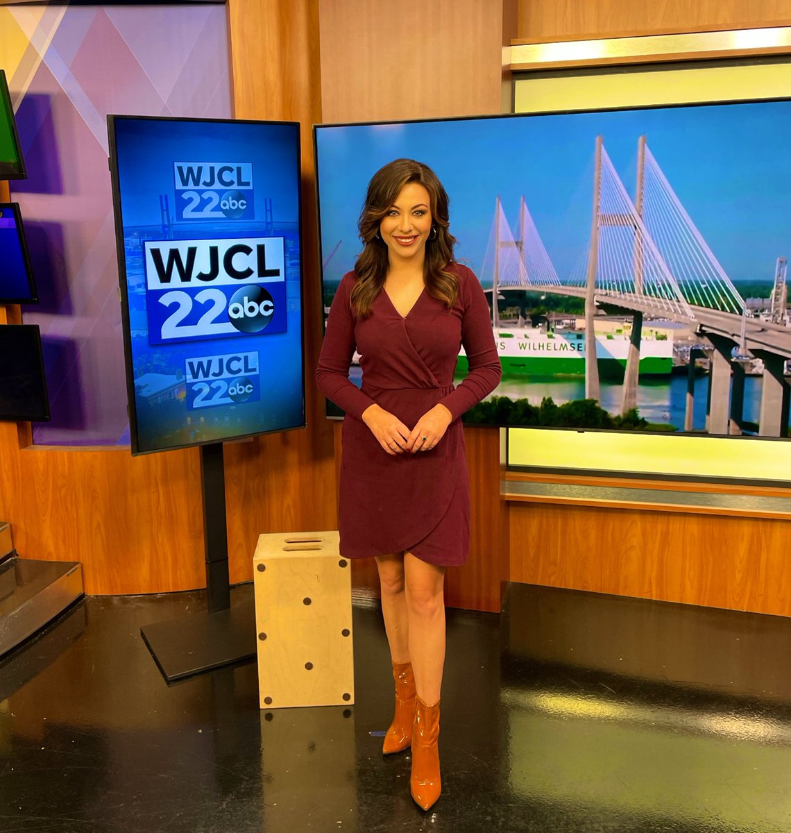 VKokinosWYFF4's tweet photo. Happy Monday! Be sure to tune into WJCL 22 @ 4,5,6,7 or 11 tonight for a peek at your Halloween forecast 👻🍁 https://t.co/eBj9Uui0lR