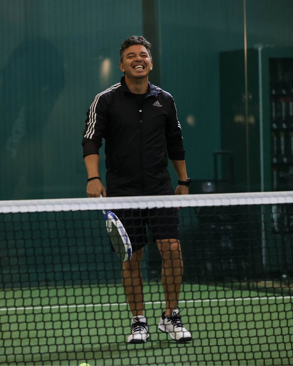 RiverLPM's tweet photo. El Muñe estuvo disputando un torneo de padel entre profesionales y amateurs, y se mostró muy feliz.

"Me gusta competir y el pádel en sí me encanta. Cuando juego, disfruto. Me divierte jugar con los profesionales y, sobre todo  aprender con ellos. Esperemos que siga creciendo porque es un deporte que me gusta verlo más que jugarlo. En realidad me gustaría jugarlo bien, pero no lo juego bien, je"