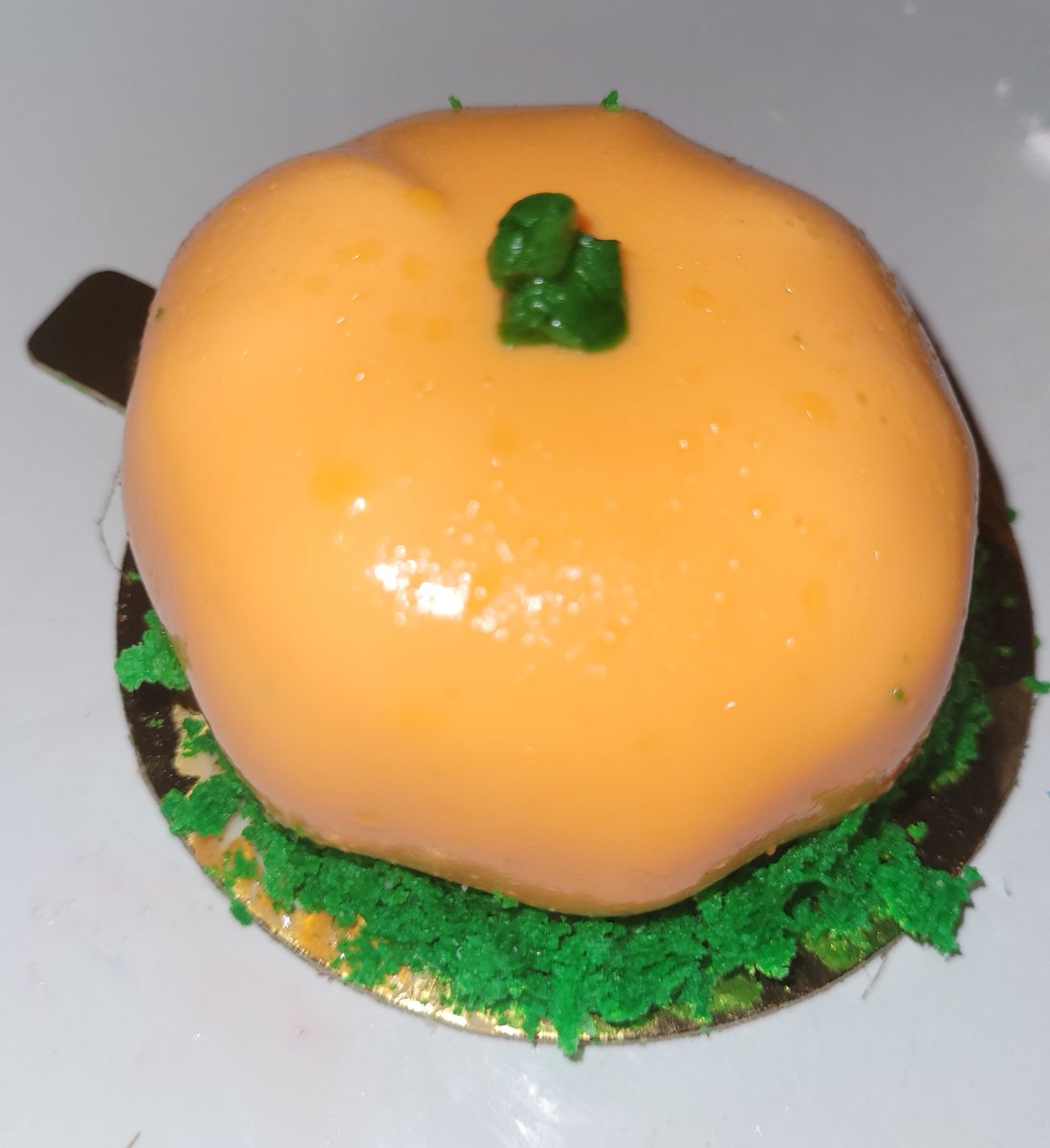 perpetuallytire's tweet photo. I adore @wbtourlondon for many reasons, but think a shout out should go to their delicious cakes. They never disappoint! https://t.co/BVWsVqWAOY