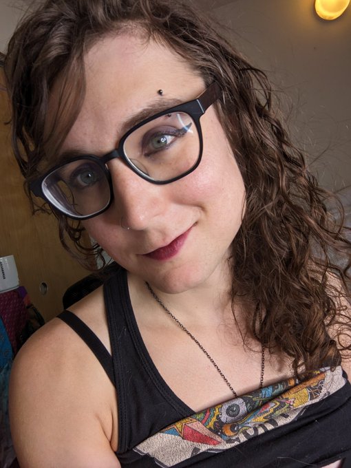 My name is Klintelle though my friends call me Klin.  Nice to meet you <3 https://t.co/IglQdo5IJV<a href="/tag/skype"class="tags"><span>#skype</span></a>