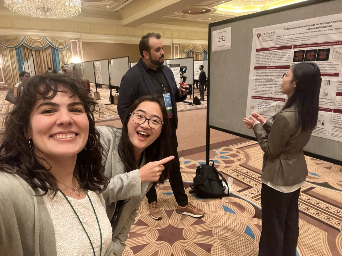 BTS from Behind Our Science at #SLC2023 <a href="/ASIPath/">American Society for Investigative Pathology</a> <a href="/histochemnews/">The Histochemical Society</a> <a href="/amsocmatbio/">ASMB</a> 

We’re here recording poster pitches &amp; polling the crowd- AySIP or A.S.I.P.

#scicomm <a href="/RealRobertoMota/">Roberto Ivan Mota Alvidrez, MD, MS🇲🇽🇺🇸</a> <a href="/EyeDaisyShu/">Daisy Shu (she/her/hers)</a>  <a href="/TXevergreengirl/">la Dra Vik</a>