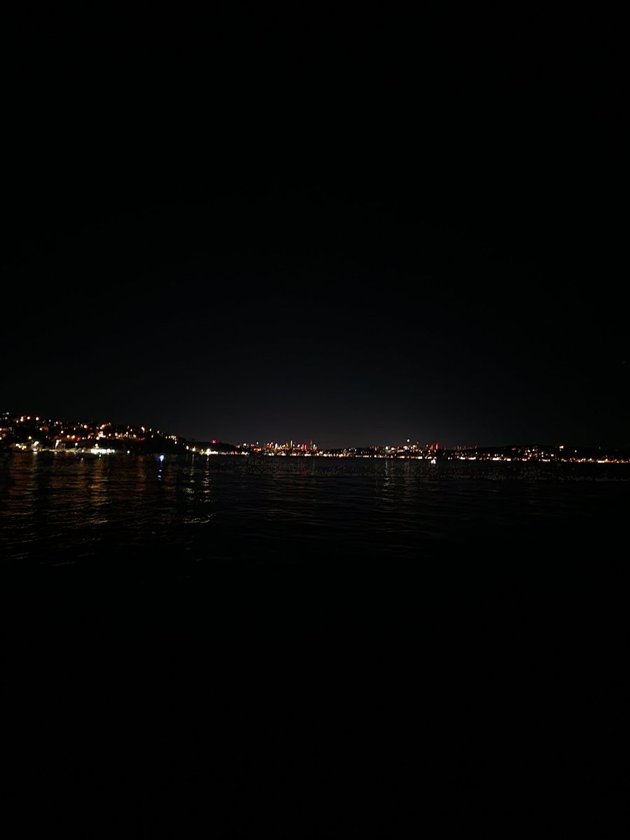 AURORAAART's tweet photo. "Bütün ömrümce aradığımı bulduğumda Oturup ağlayacağım bir deniz kıyısında.."
#AtaolBehramoglu https://t.co/esAld1ZT9E